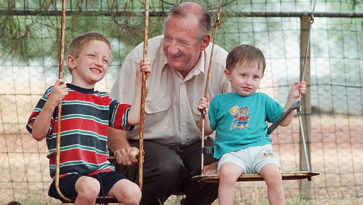 Tim Fischer at Boree Creek with his sons Harrison and Dominic in 1999.