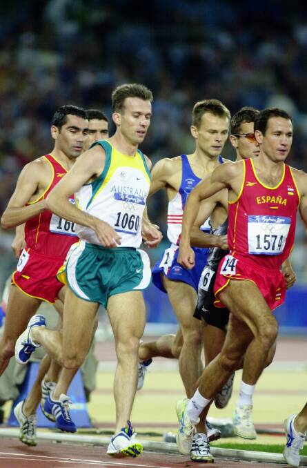 Shaun Creighton running the 10,000 metres event at the Sydney Olympic Games. Picture: Barry Smith