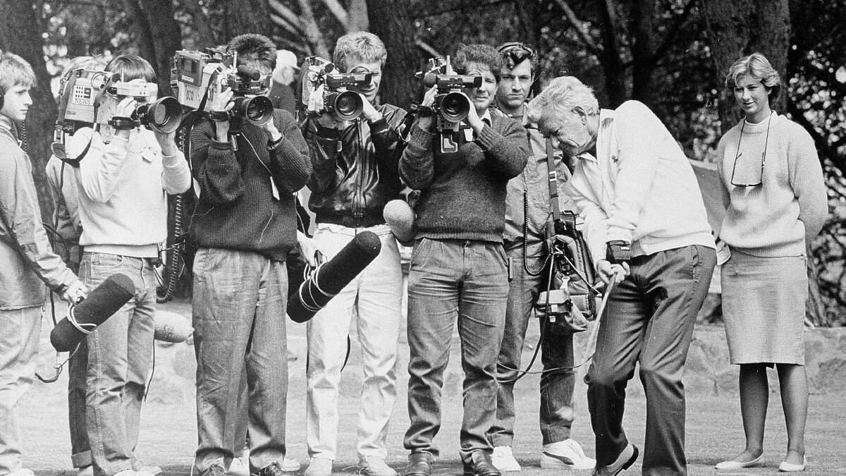 Hawke tees off in front of journalists at a charity golf day at the Royal Canberra Golf Course in 1986. 