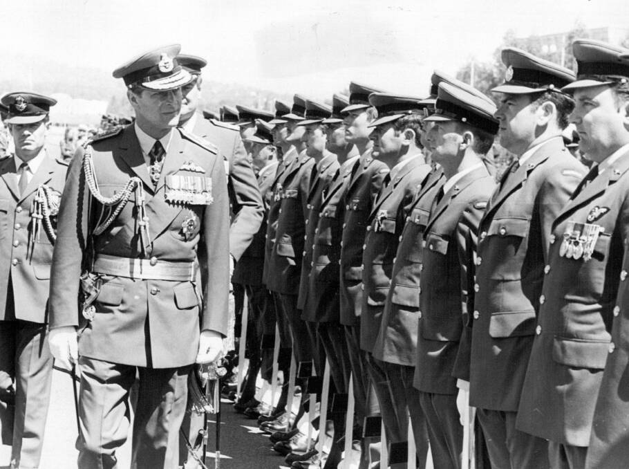 Prince Philip unveils the RAAF memorial in Anzac Parade, Canberra in 1973. Photo: Golding/Fairfax Media