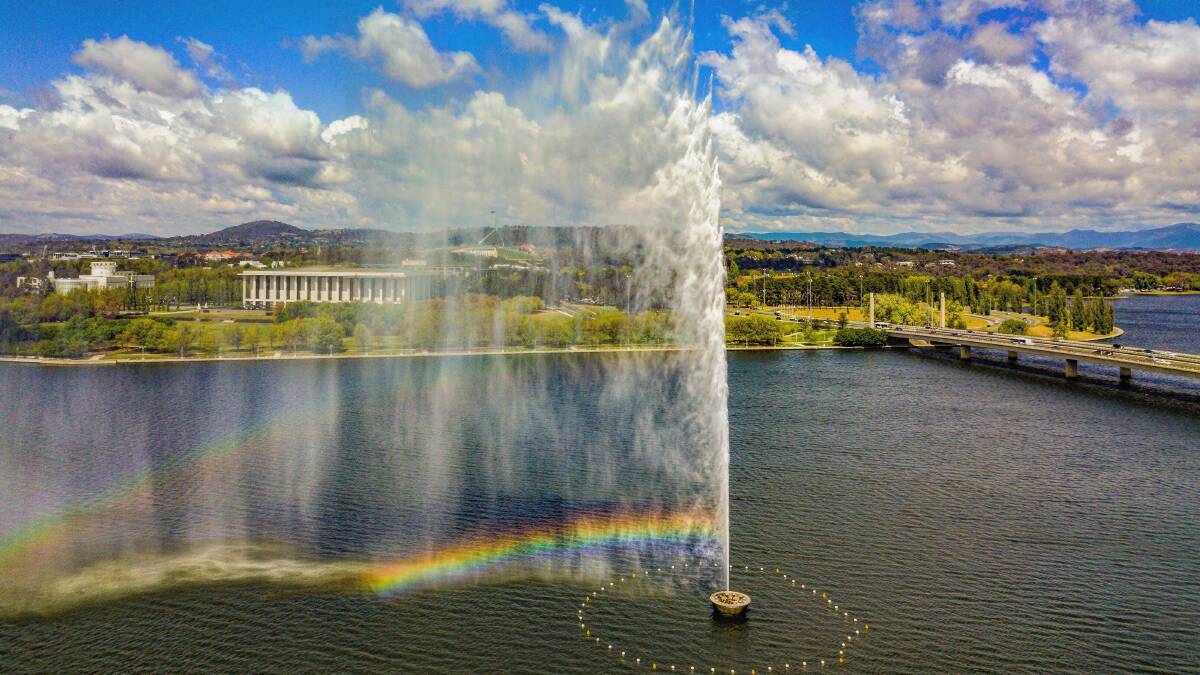 The Captain Cook Memorial Jet in November 2017. It will be shut until further notice due to low lakes levels. Photo: Sam Phillips of Canberra Elite Aerials
