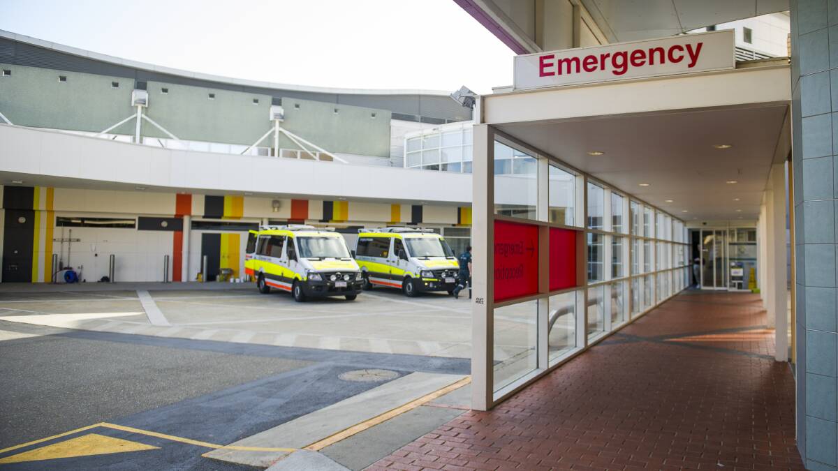 Weekly reports showed waiting times compliance rates at Canberra Hospital for radical therapy sometimes dipped as low as 20 per cent. Picture: Elesa Kurtz