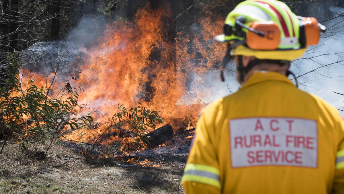 ACT rural firefighters at a fire containment line at Pierces Creek last year. Photo Elesa Kurtz