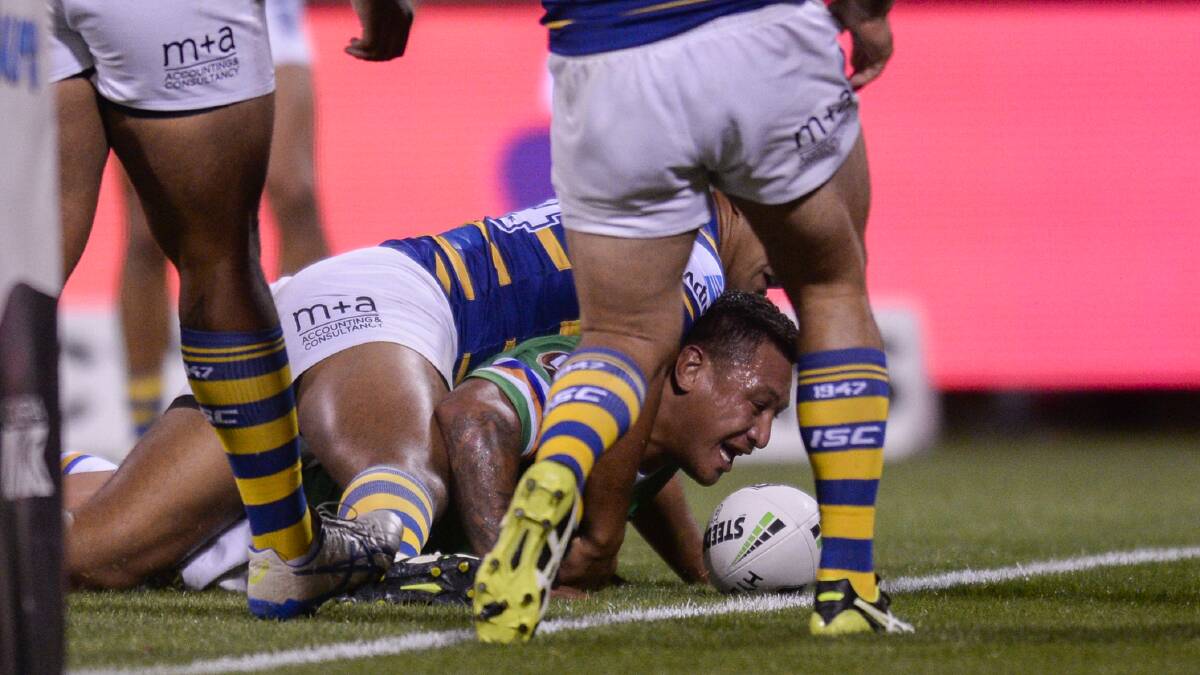 Josh Papalii of the Raiders scores a try. Photo: AAP 