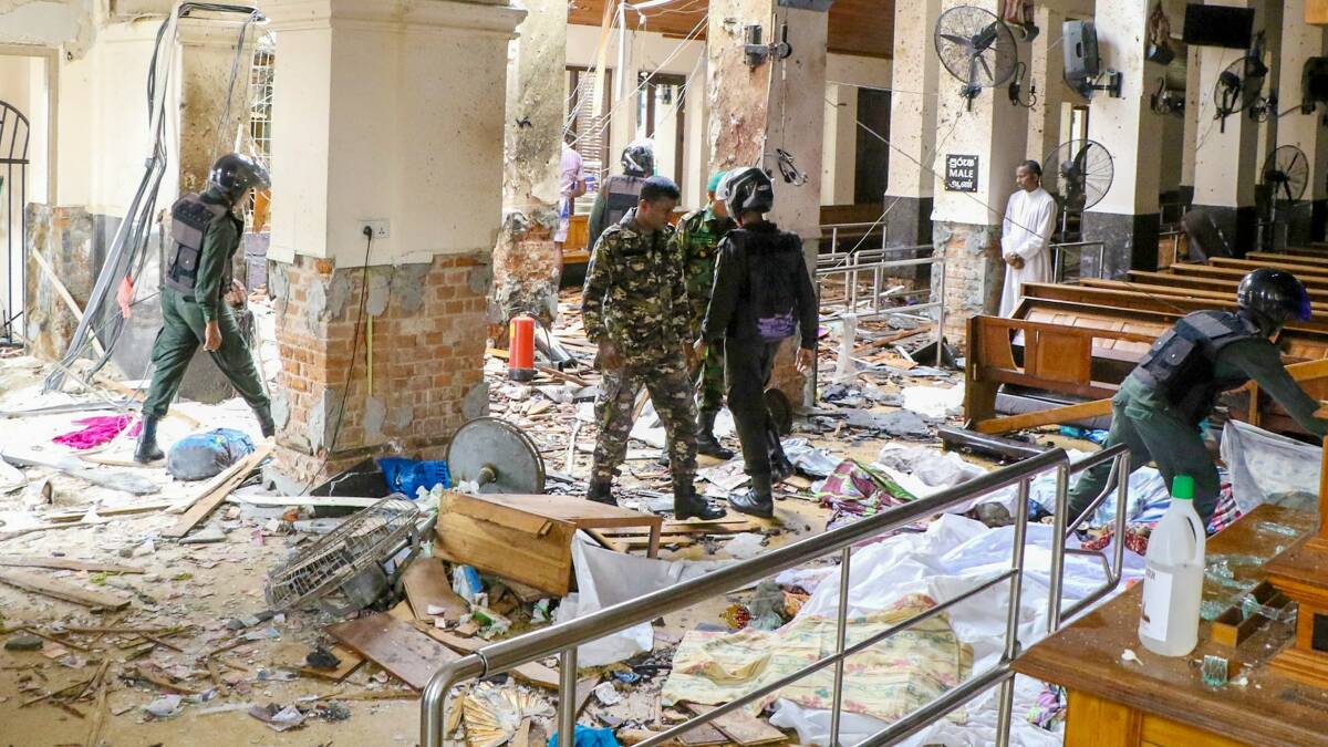 Security forces inspect the St. Anthony's Shrine after an explosion hit the church in Kochchikade in Colombo, Sri Lanka. Photo: Chamila Karunarathne/Anadolu Agency