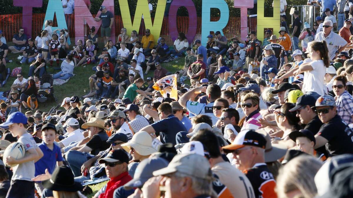 A large crowd builds before the Round 7 NRL match between the Wests Tigers and the Gold Coast Titans at Scully Park in Tamworth, Saturday, April 27, 2019. (AAP Image/Darren Pateman) NO ARCHIVING, EDITORIAL USE ONLY