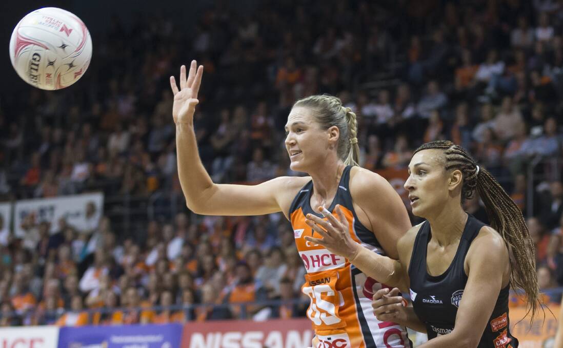 Caitlin Bassett of the Giants and Geva Mentor of the Magpies in action on Sunday. Picture: AAP