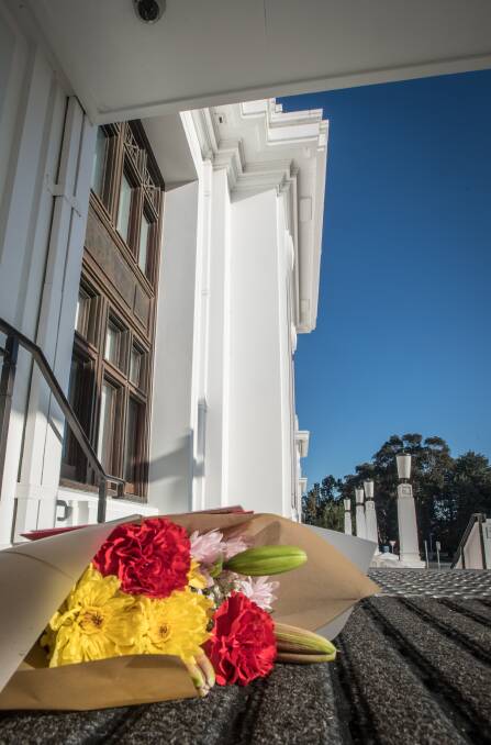 A lone floral tribute and card lay at the front door of Old parliament house (the Museum of Australian democracy) Picture: Karleen Minney.