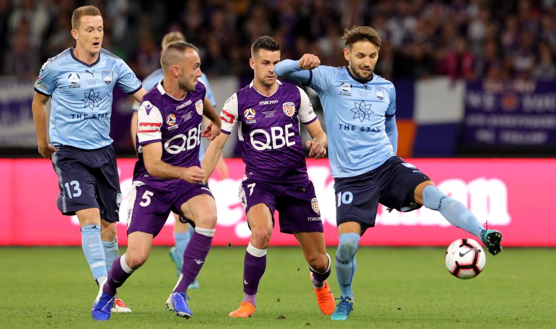 Milos Ninkovic (right) of Sydney FC controls the ball. Picture: AAP