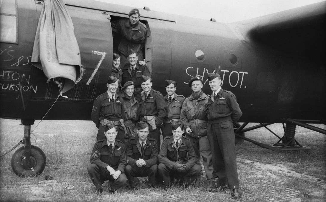 RAAF and British Army aircrew from 196 Squadron, RAF. Picture: Australian War Memorial