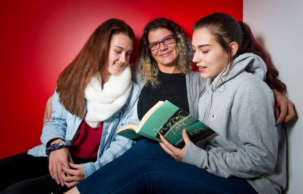 Pheobe Taylor (middle) with her daughters Hailie, 15, (left) and Skylee, 17, now work together on their homework. Picture: Elesa Kurtz