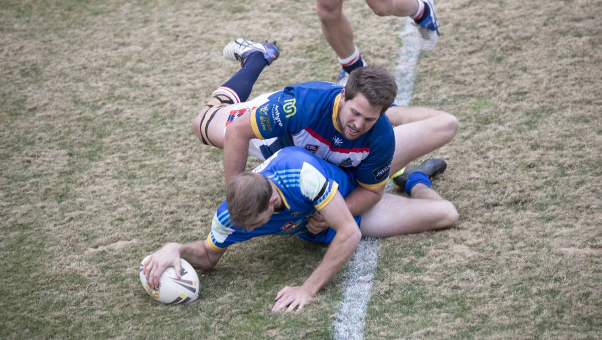 Warriors' Beau McFarlane scores a try. Picture: Sitthixay Ditthavong
