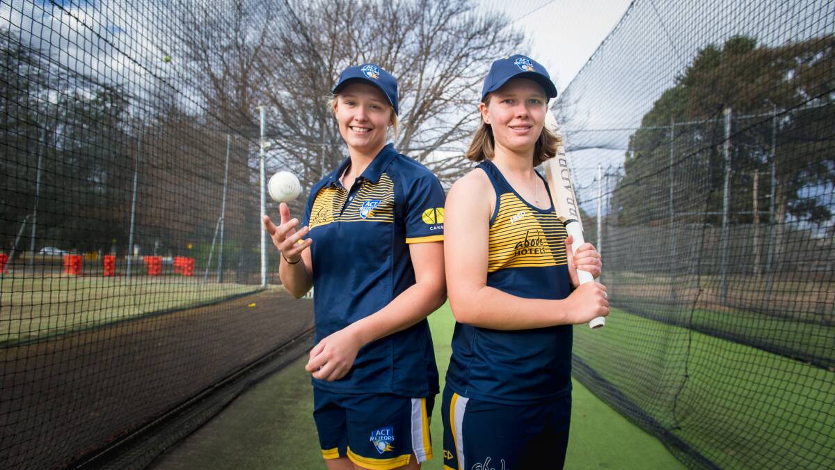 Amy Yates and Carly Leeson both made their Meteors debuts against Victoria. Picture: Elesa Kurtz