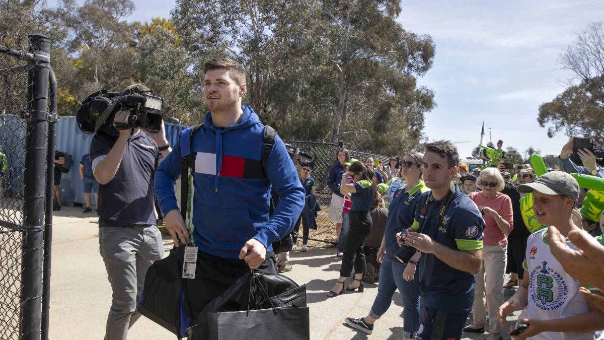 Canberra Raiders' John Bateman boards the team bus for Sydney. Picture: Sitthixay Ditthavong