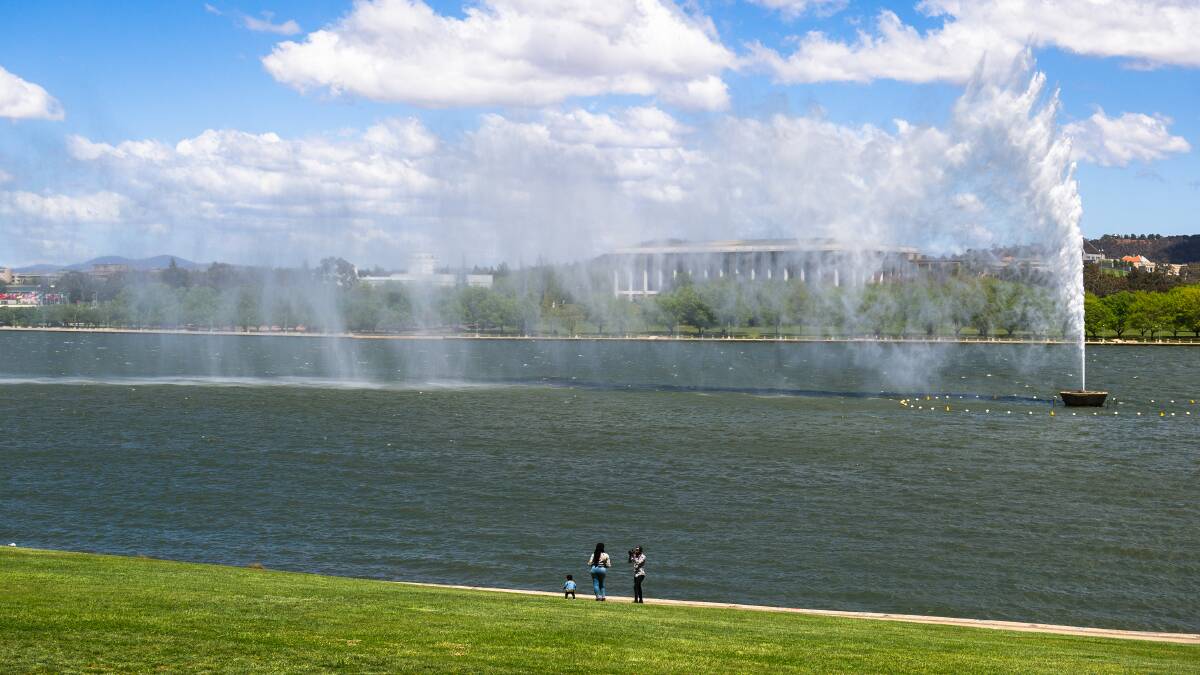 The Captain Cook Memorial Jet's spray getting blown in the wind on Saturday afternoon. Picture: Elesa Kurtz
