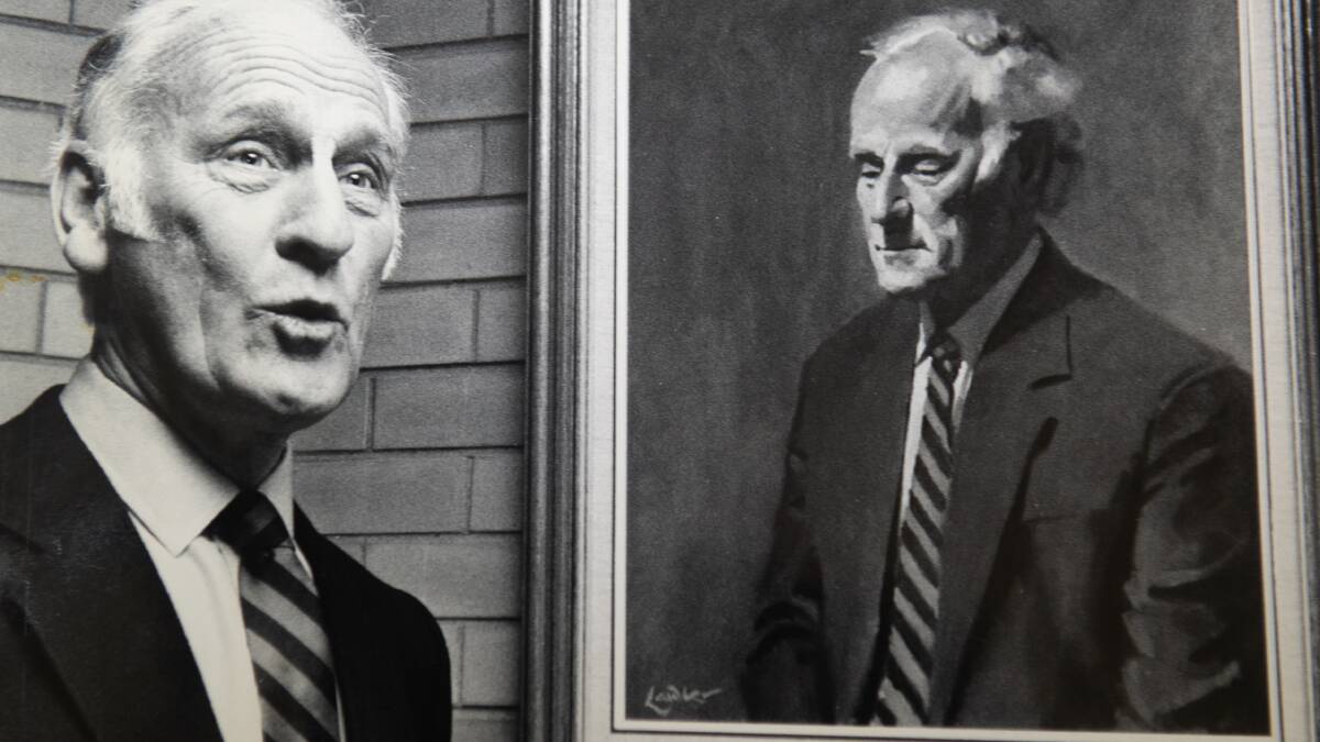 Dr Norman Elvin, general superintendent of Woden hospital at the unveiling of his portrait in the main foyer in 1987. 