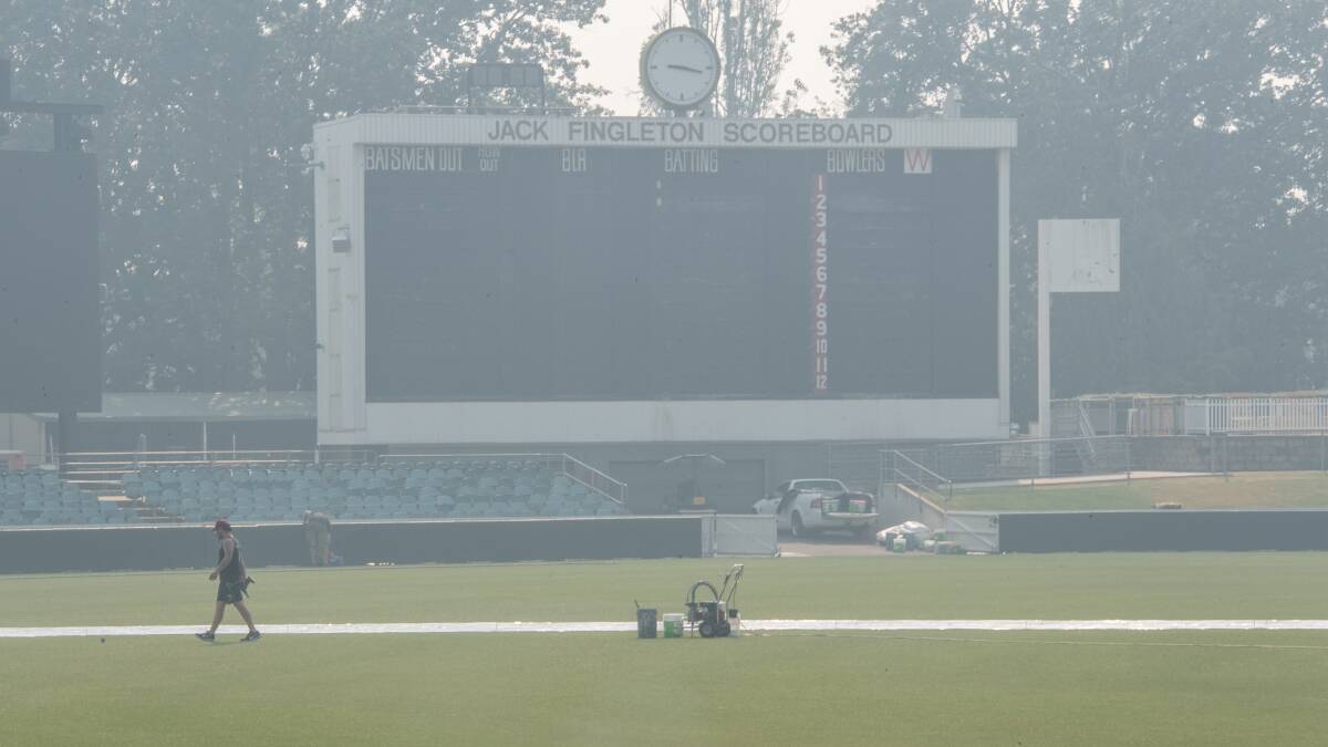 Manuka Oval was surrounded by heavy smoke haze due to NSW bushfires. Picture: Karleen Minney