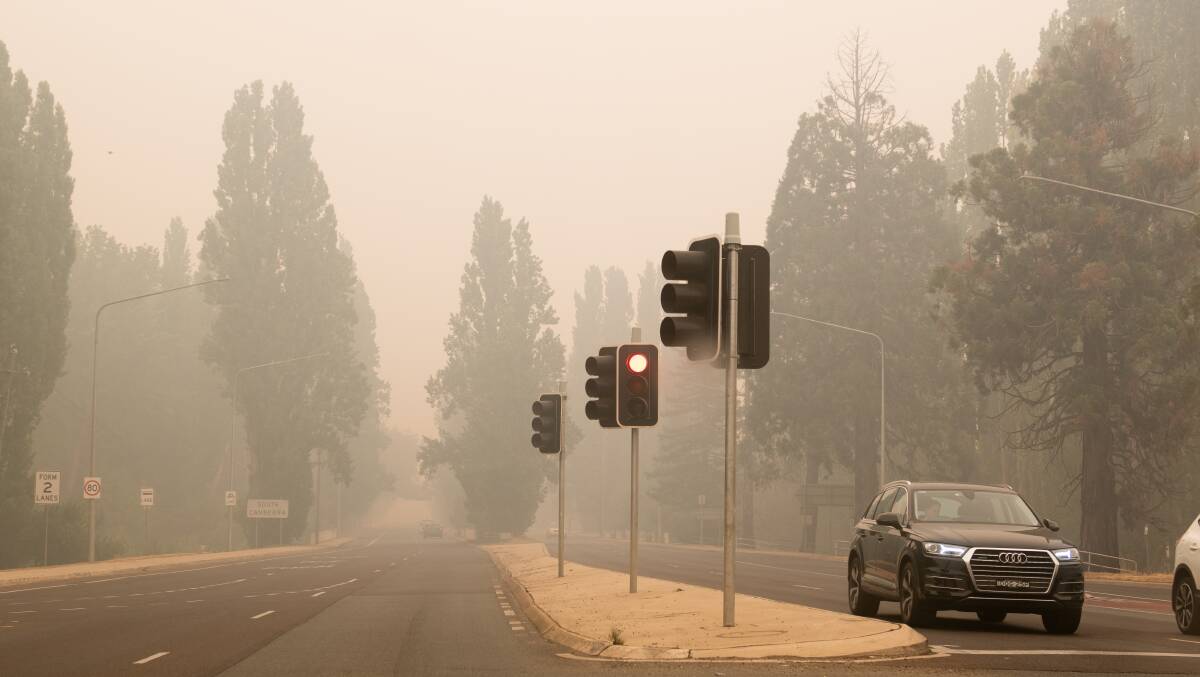 Smoke from Canberra Avenue last week. Picture: Elesa Kurtz
