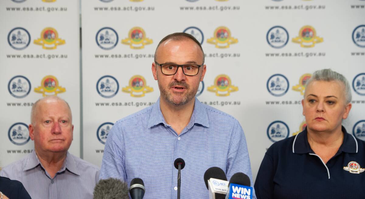 Chief Minister Andrew Barr (centre) with Minister for Emergency services Mick Gentleman and ESA commissioner Georgeina Whelan during a bushfire update. Picture: Elesa Kurtz