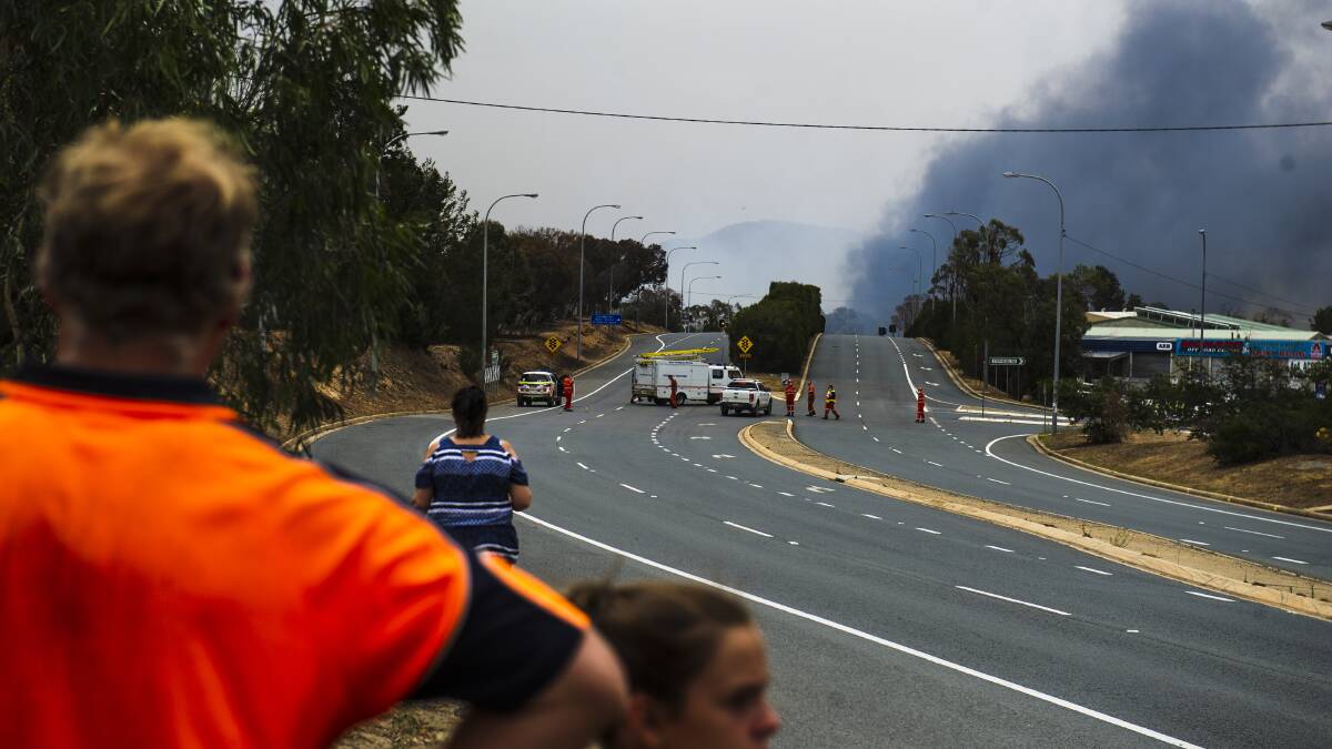 West Queanbeyan residents are being told to seek shelter as the Beard bushfire threatens the area. Picture: Dion Georgopoulos