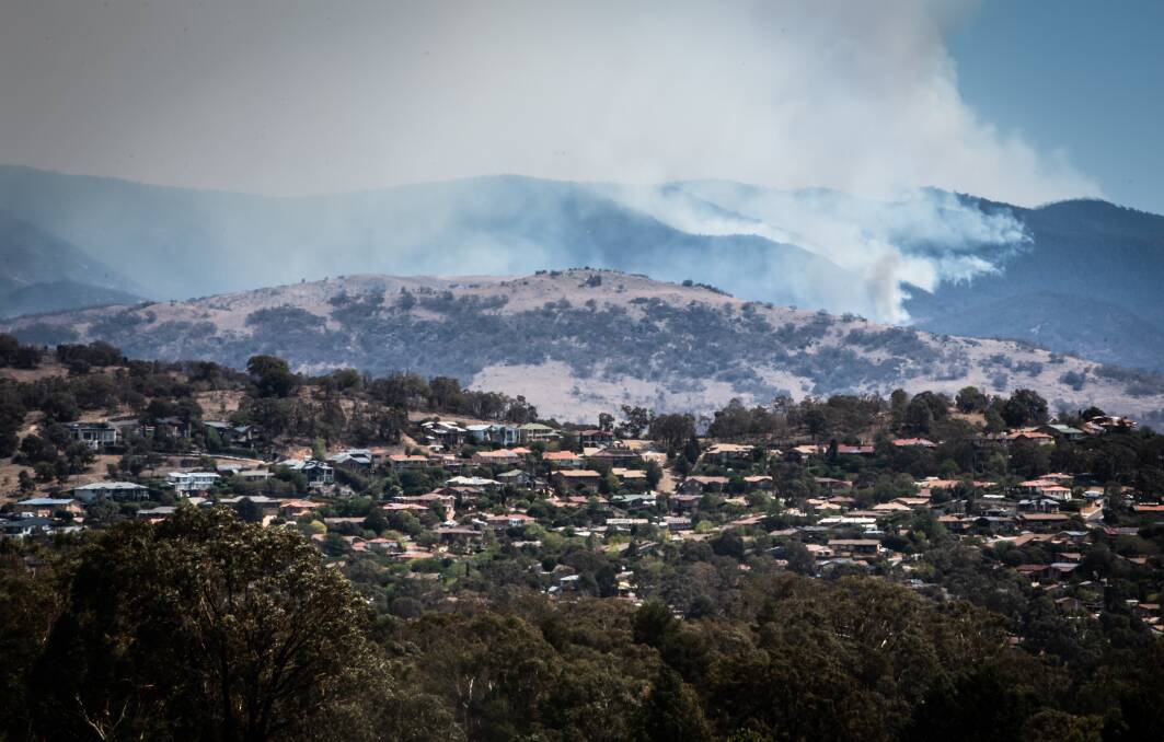 The Orroral valley fire advances closer to Tuggeranong, on February 3. The fire was 'being controlled' as of Saturday with the state of alert lifted on Sunday. Picture: Karleen Minney