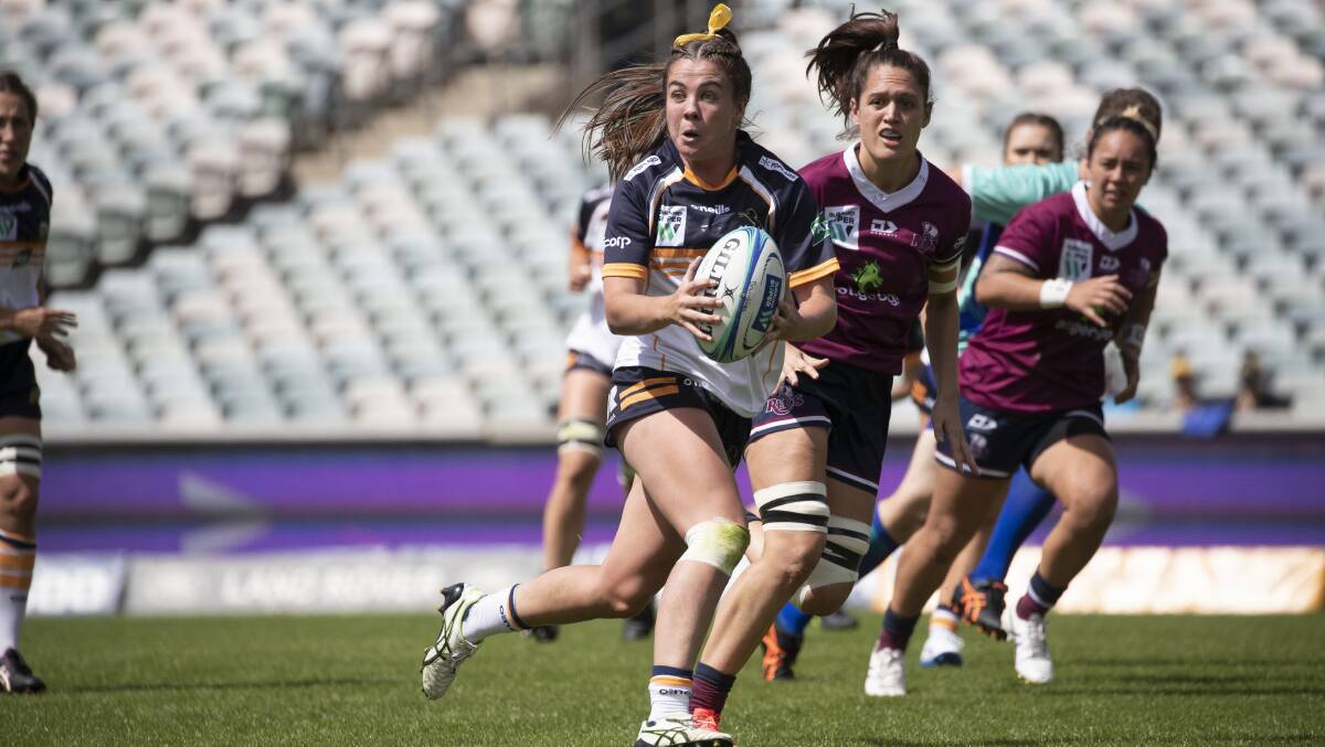 Brumbies' Sammie Wood breaks through the middle. Picture: Sitthixay Ditthavong