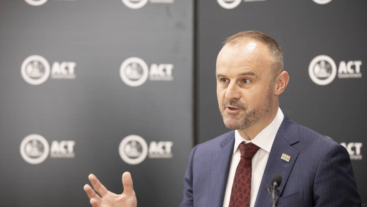 ACT Chief Minister Andrew Barr says federal workers who can't work from home should call their manager or their union, or even his office. Picture: Sitthixay Ditthavong