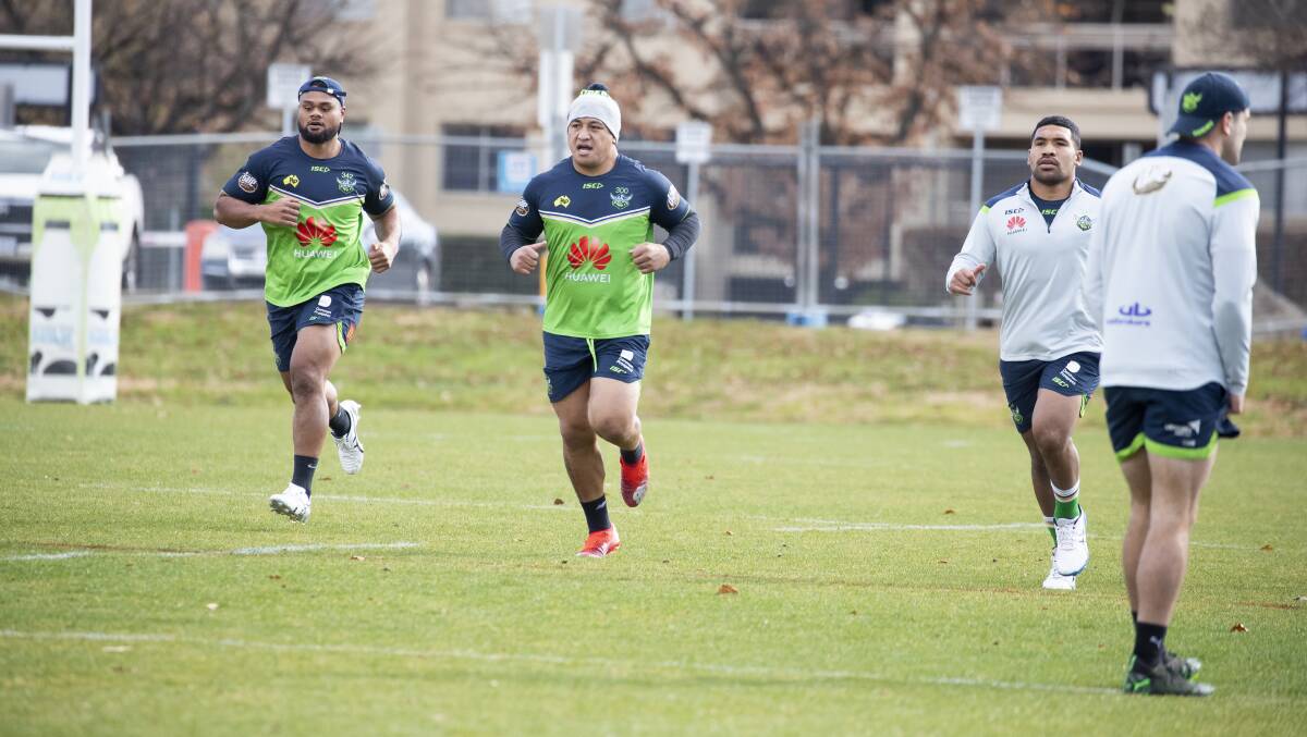 Dunamis Lui (left) runs with Josh Papalii at training on Tuesday. Picture: Sitthixay Ditthavong