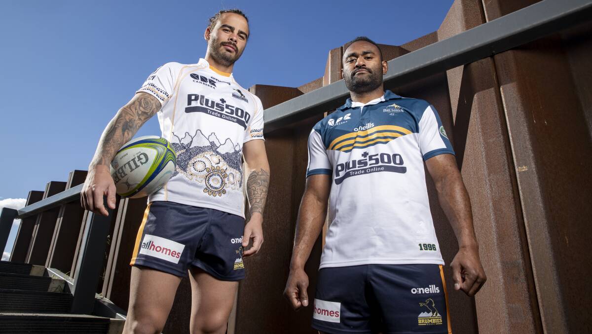 Andy Muirhead, left, with the Brumbies' 2020 Indigenous jersey, and Tevita Kuridrani, right, with the club's retro strip. Picture: Sitthixay Ditthavong