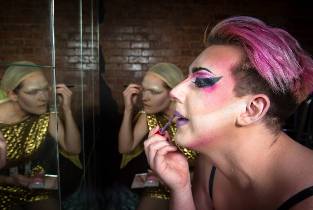 Toni Kola and Faux nee Phish apply make-up to complete their looks. Picture: Elesa Kurtz 