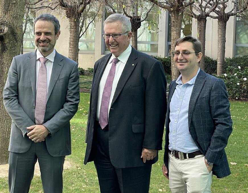 AMA president Dr Omar Khorshid, Regional Health Minister Mark Coulton and Dr John Hall, president of the Rural Doctors Association of Australia. Picture: Supplied.