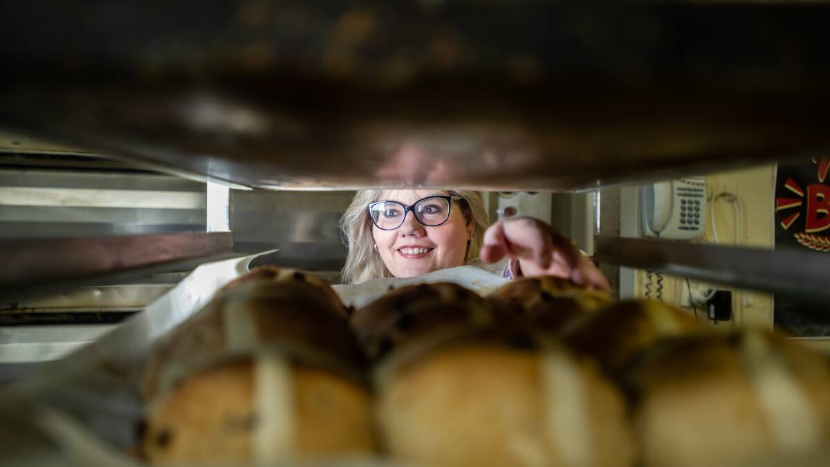 Katie Collins and some of Danny's Bakery's hot cross buns. Picture by Karleen Minney