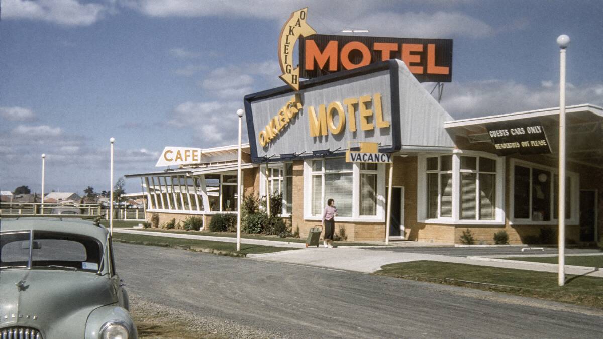 Victorias first motel, the Oakleigh Motel opened in 1957, narrowly missing the
opportunity to accommodate visitors to the Melbourne Olympic Games. Picture: National Archives of Australia