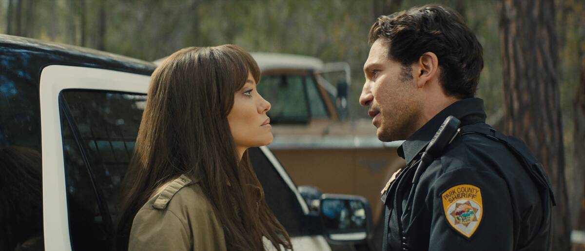 Angelina Jolie as Hannah and Jon Bernthal as Ethan in Those Who Wish Me Dead. Picture: Warner Bros.Pictures