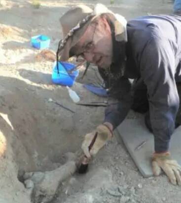 Flinders University researcher Warren Handley excavating dromornis bones in 2015. Picture by Flinders University. 