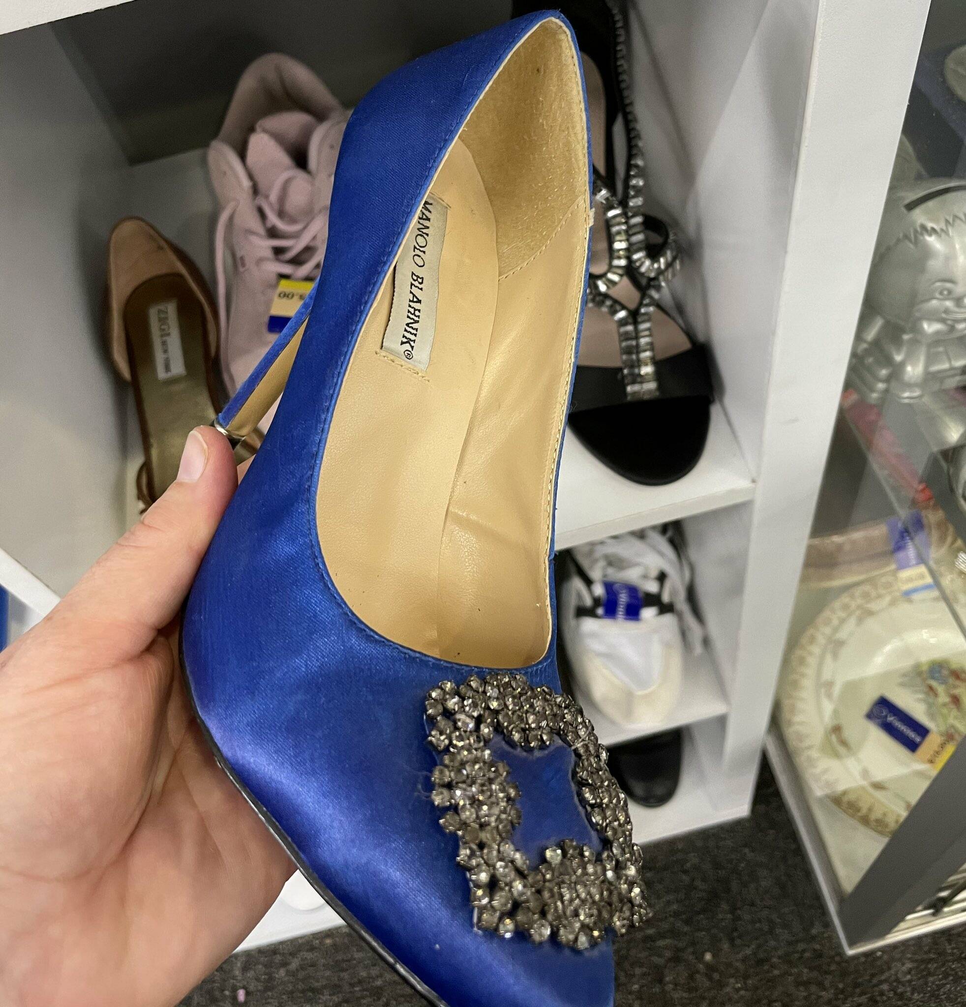 Carrie Bradshaw's wedding shoes found at Belco Vinnies | The Canberra Times  | Canberra, ACT