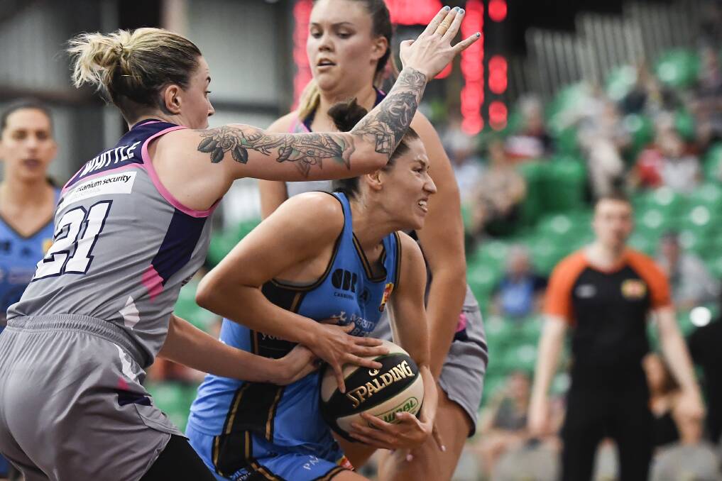 The Capitals' Marianna Tolo takes on the Adelaide Lightning defence. Picture: Getty Images