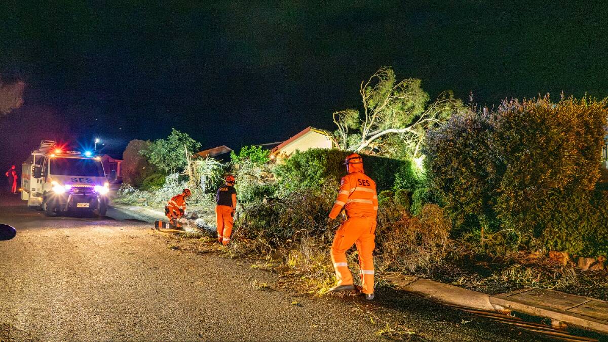 SES crews clean up in the storm's wake. Picture ESA