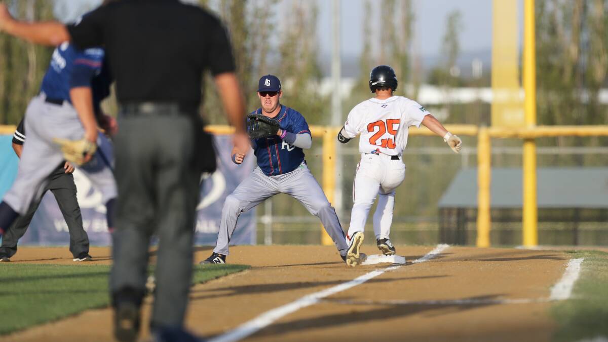 Catch me if you can! Robbie Podorsky's baserunning was electrifying. Picture: SMP Images