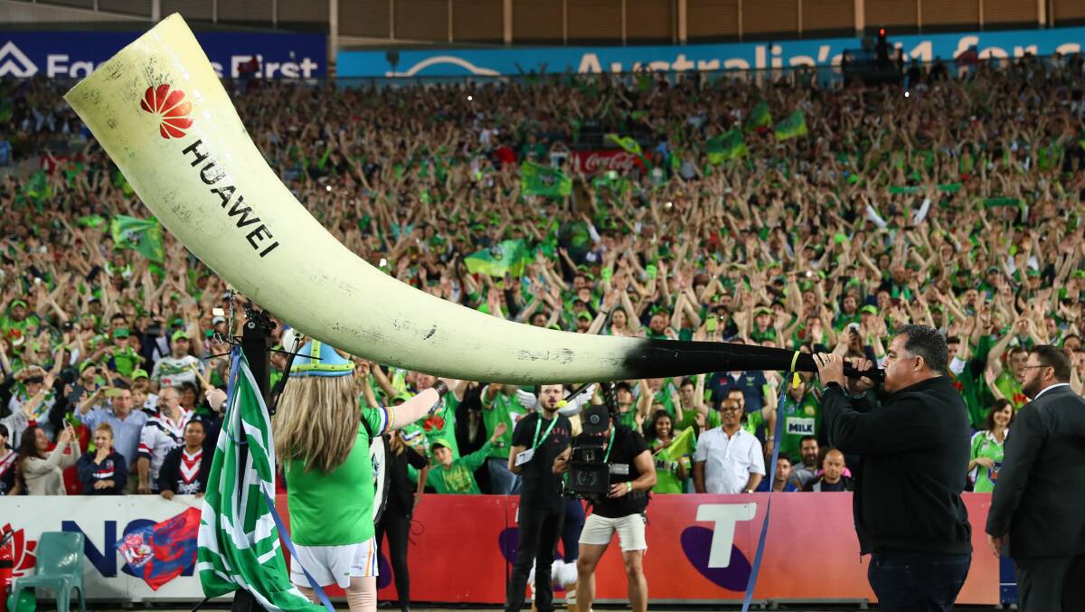 Raiders legend Mal Meninga blows the Viking horn to kick off the clap. Picture: NRL Imagery