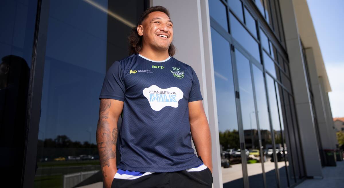 Josh Papalii has vowed to grow his beautiful mullet until May 2022. Picture: Sitthixay Ditthavong