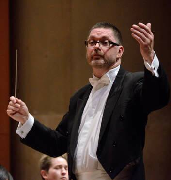 Conductor Graham Abbott. Photo: Peter Hislop
