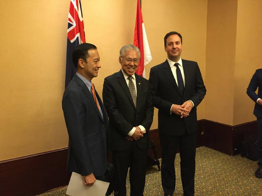 Former trade minister Steve Ciobo (right) meets with former former Indonesian trade minister Thomas Lembong (left) and current Indonesian Trade Minister Enggartiasto Lukita. Photo: Jewel Topsfield
