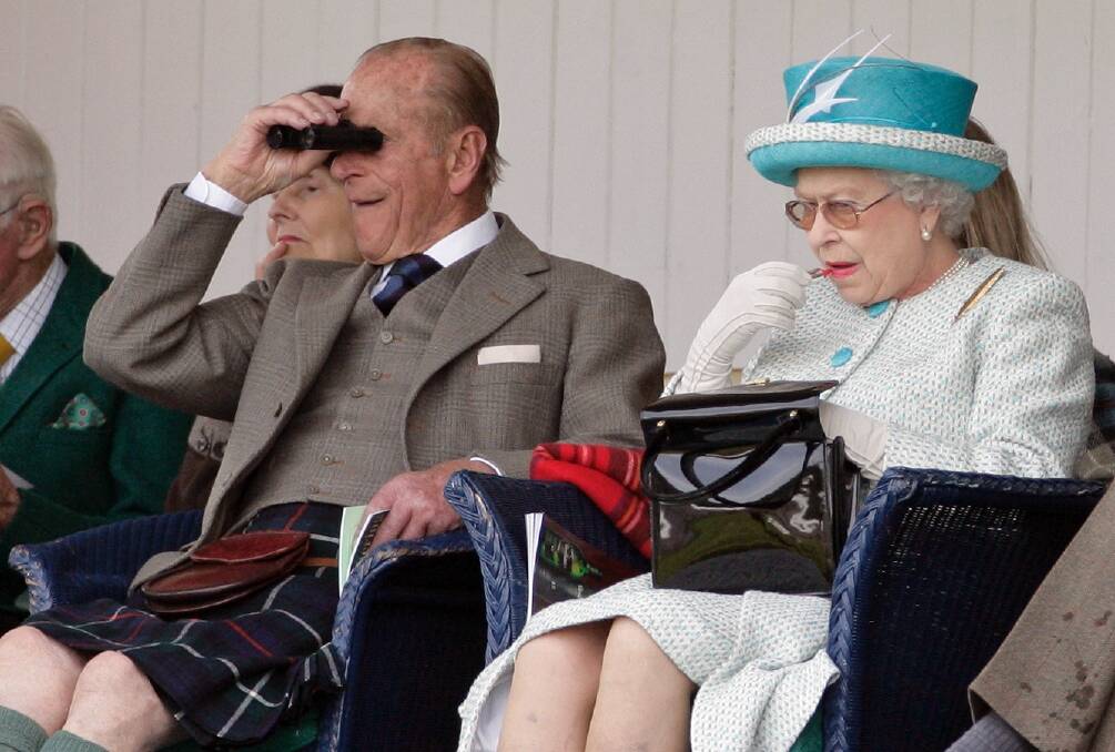 The Queen applying her lippie without a mirror at another sporting event in Scotland in 2011. Photo: Max Mumby/Indigo/Getty