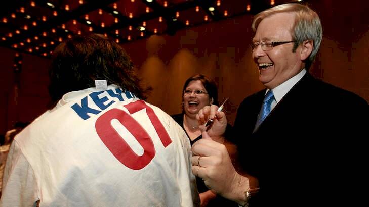 Kevin Rudd signing Kevin 07 T-shirts  in 2007. Photo: Lisa Wiltse