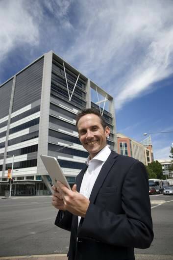 Andrew Leigh MP discusses the rollout of the NBN in Civic. Photo: Elesa Lee