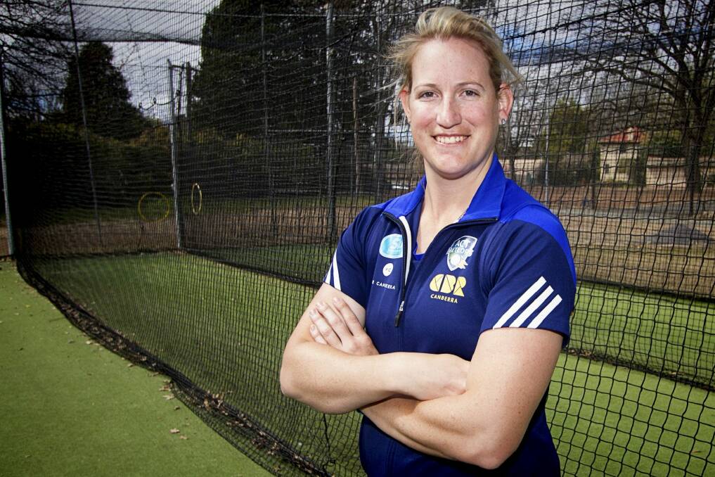ACT Meteors batter Claire Koski has signed with the Sydney Thunder.