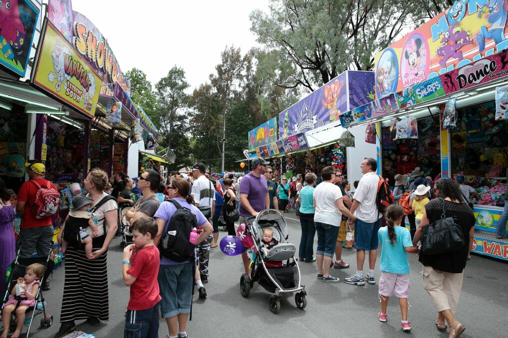Sideshow alley at the Royal Canberra Show in 2016. Photo: Jeffrey Chan, Fairfax Media