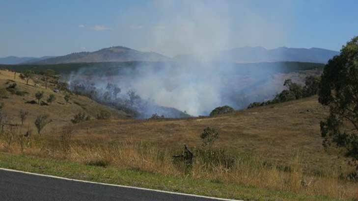 Grass fire at Uriarra Crossing. Photo courtesy of @TinyTheCabbie
