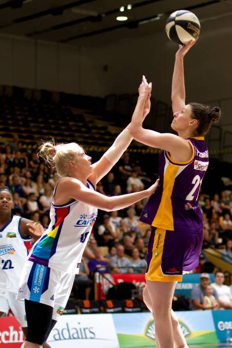 Capitals forward Abby Bishop applies some defensive pressure against the Melbourne Boomers. Photo: Michelle Couling Photography